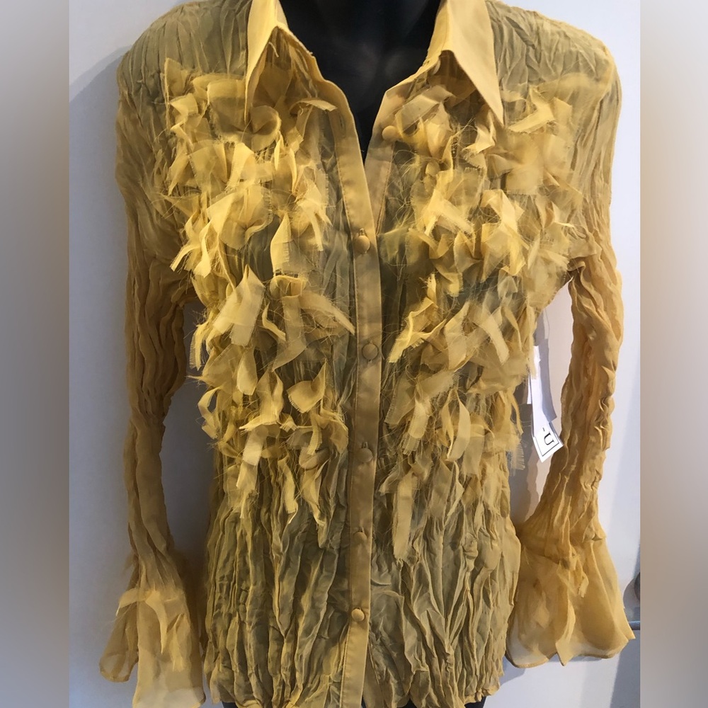 5/$20 DRESS U by SHARON M Gold Crinkle and feathery stretchy blouse - Picture 3 of 10
